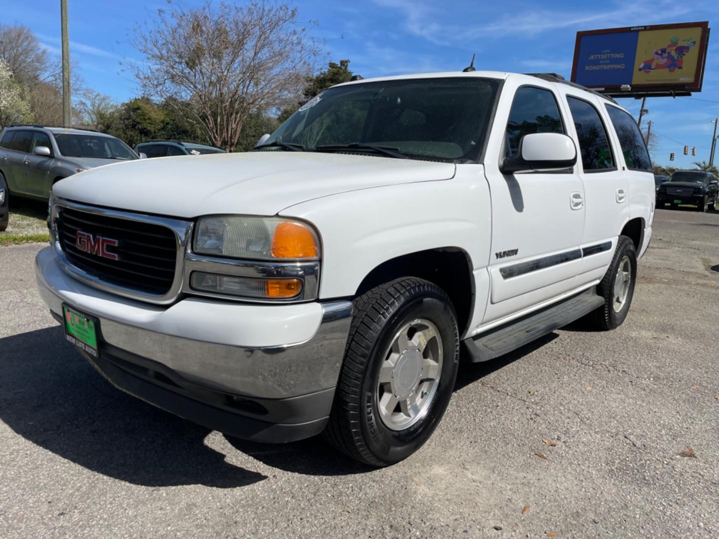 2005 WHITE GMC YUKON SLT (1GKEC13T95J) with an 5.3L engine, Automatic transmission, located at 5103 Dorchester Rd., Charleston, SC, 29418-5607, (843) 767-1122, 36.245171, -115.228050 - Photo#2